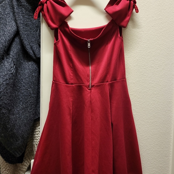 Off shoulder dress - Picture 2 of 3